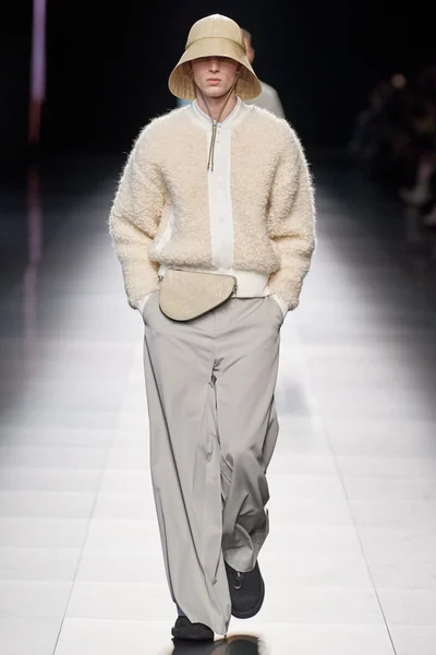 Look 11